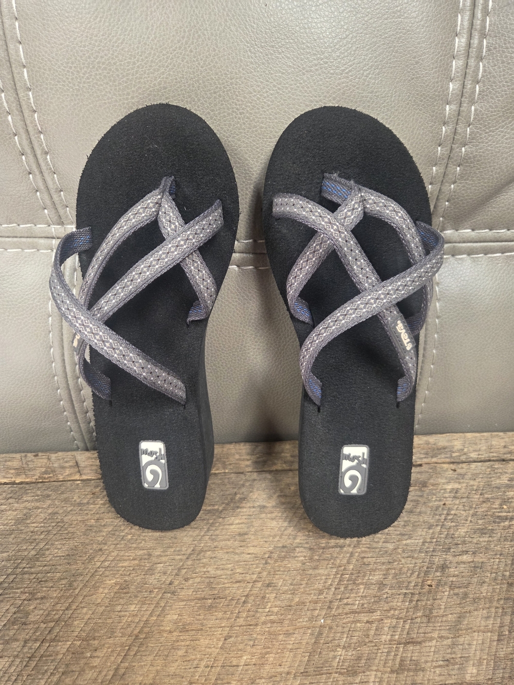 Teva Women's Olowahu Strappy Flip Flop Sandals Size 7 Mix Black On Black NWOB